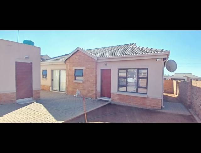 3 BEDROOM TOWNHOUSE FOR SALE IN MARELDEN